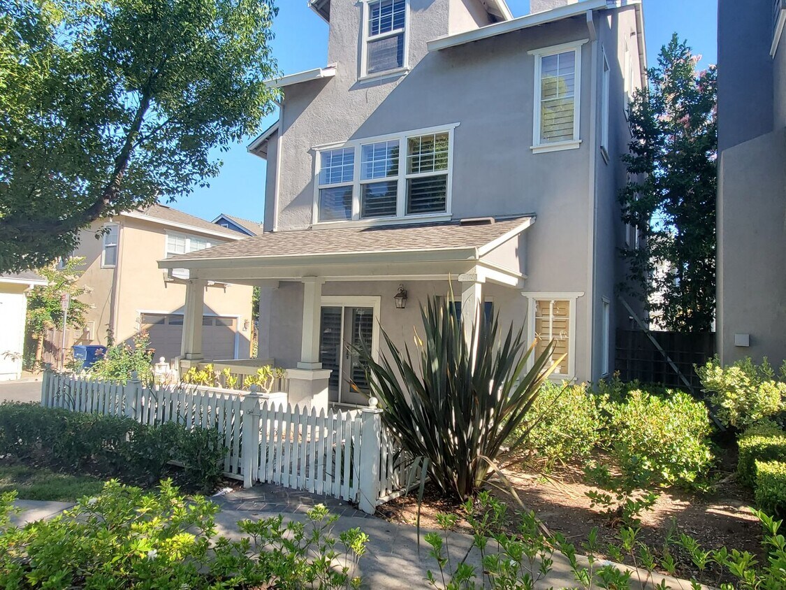 Primary Photo - Custom Model Home In Downtown Campbell, Lu...