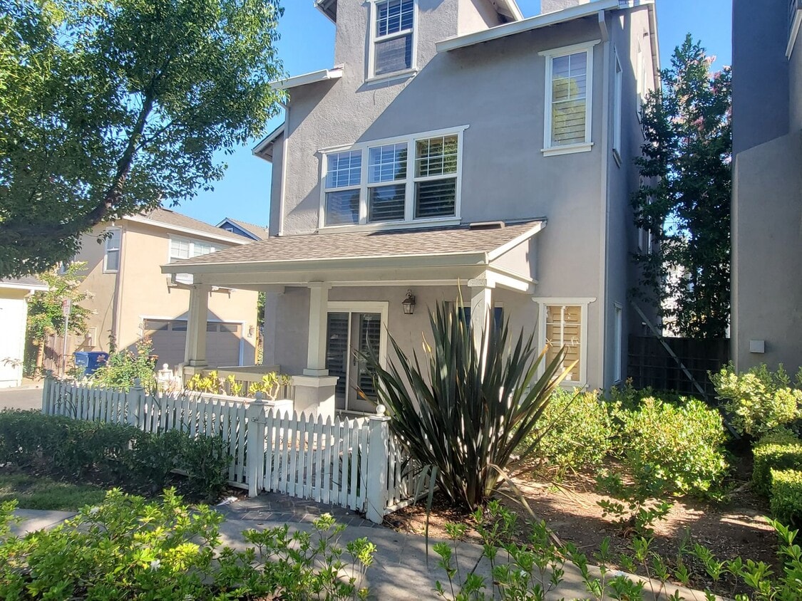 Custom Model Home In Downtown Campbell, Lu... - Custom Model Home In Downtown Campbell, Lu...