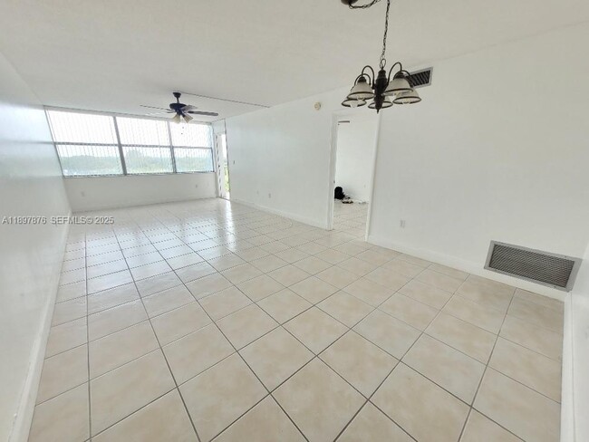 Building Photo - 1200 NE Miami Gardens Dr