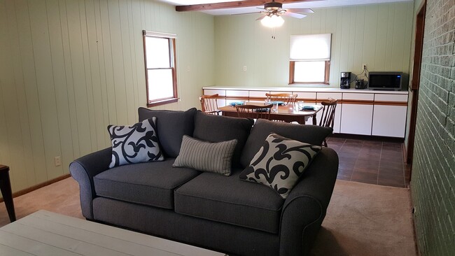 Building Photo - 31 E Lakeside Ave