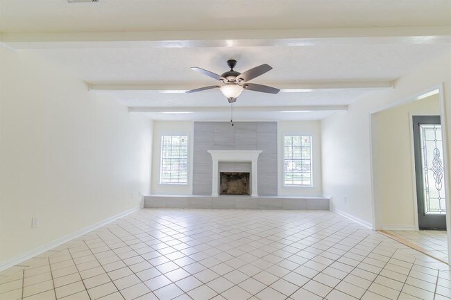 Building Photo - 2604 N Woodloch St