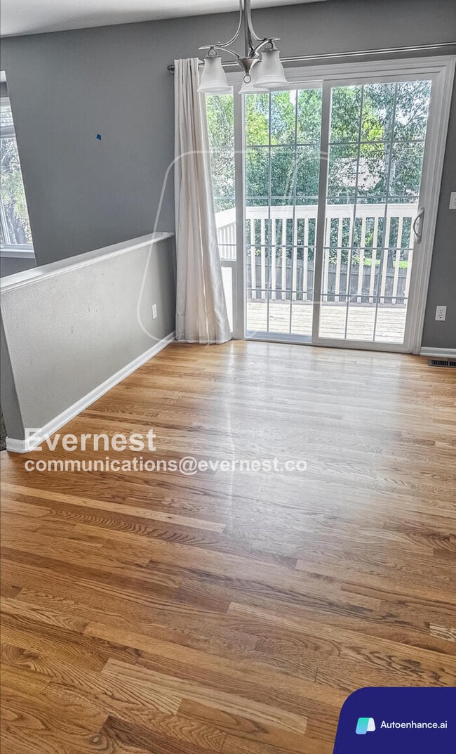 Foto del edificio - 16241 Bluebonnet Dr