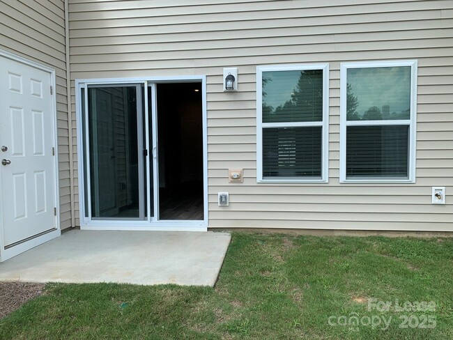 Building Photo - 2348 Belterra Dr