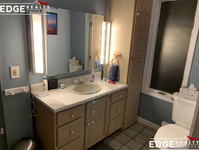 Building Photo - 14 Lyons Ct