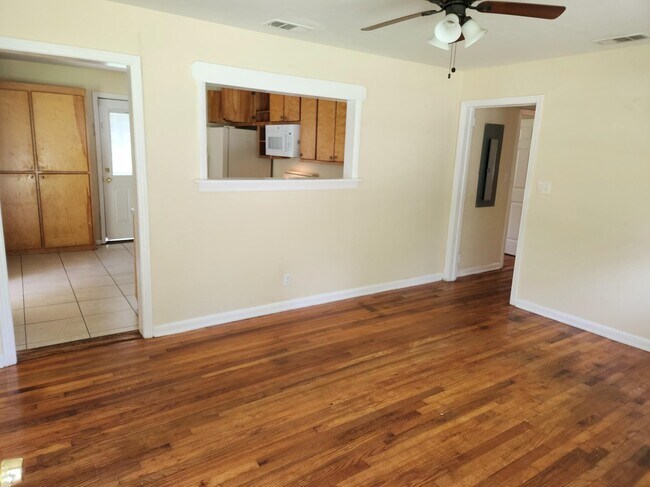 Building Photo - 1825 Tyndall Dr