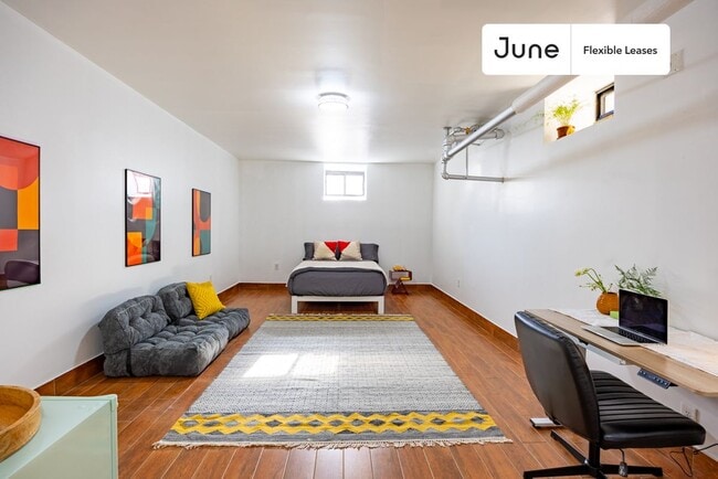 Building Photo - Welcoming ROOM at The Parkside House