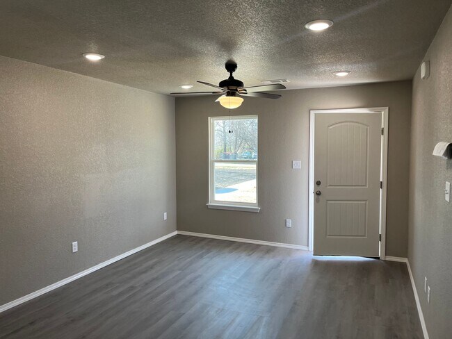 Foto del edificio - 222 W 8th St