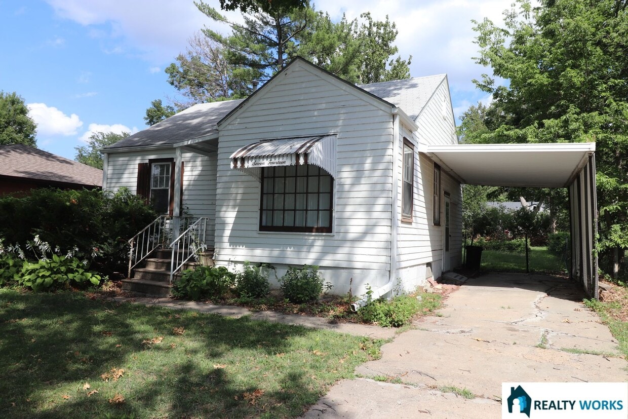 Primary Photo - Adorable Two Bed One Bath Home