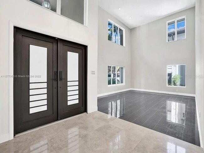 Foto del edificio - 15945 NW 82nd Ct