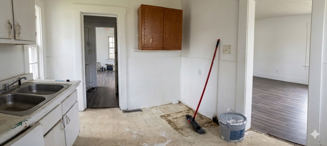 Building Photo - 830 E Rogers Ave