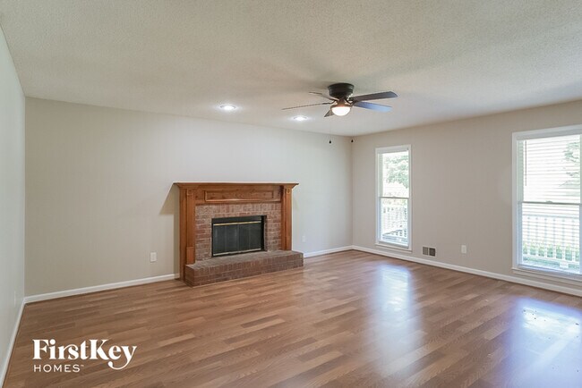 Foto del edificio - 174 Somerset Ln