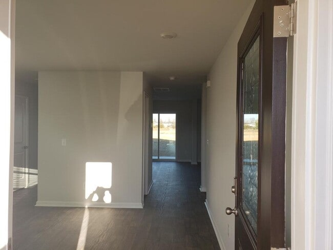 Foto del edificio - 2 story home in Lake Tyler