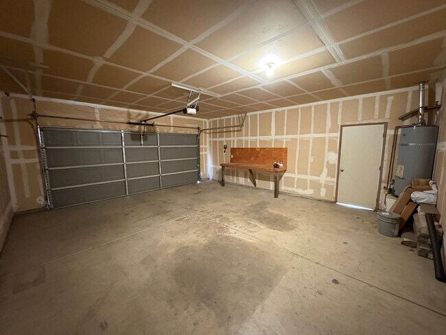 Foto del edificio - NW Visalia home Available Now!