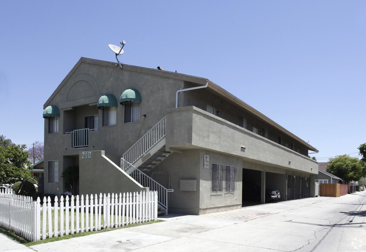 Primary Photo - 210 S Walnut St