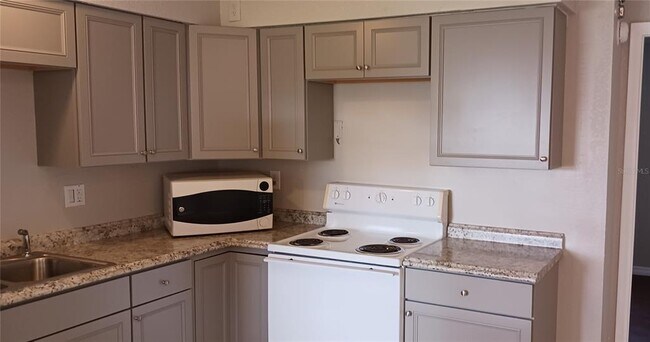 Building Photo - 314 Antilla St