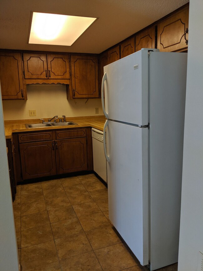 Building Photo - Two Bedroom Apartment within Walking Dista...