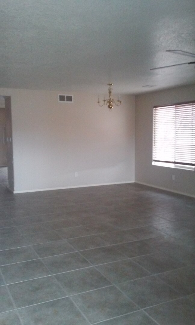 Building Photo - 3BR 2BA IN ENCHANTED HILLS