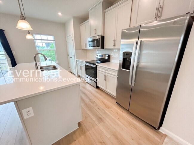 Foto del edificio - 8808 Stevenson Ln