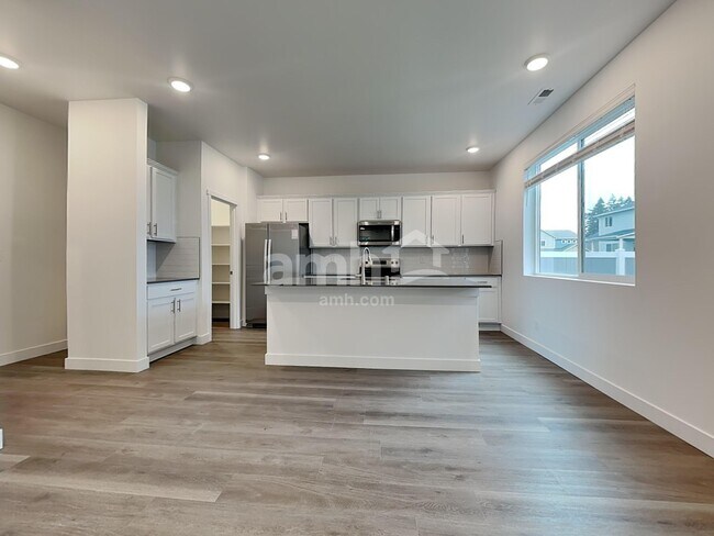 Building Photo - 8030 Sabelle St SW