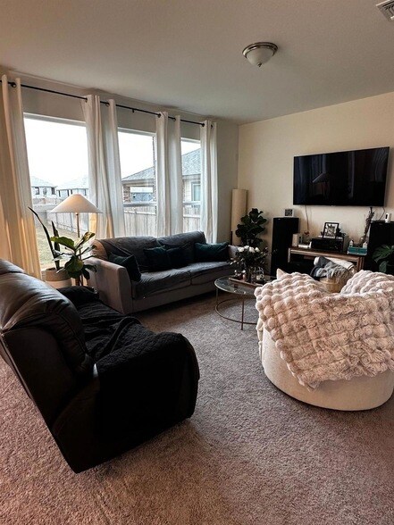 Foto del edificio - 7311 Gray Catbird Dr