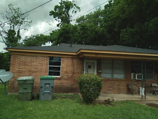Foto del edificio - 122 Kirk Ave