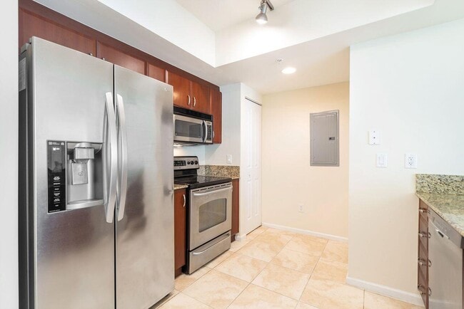 Building Photo - 403 S Sapodilla Ave