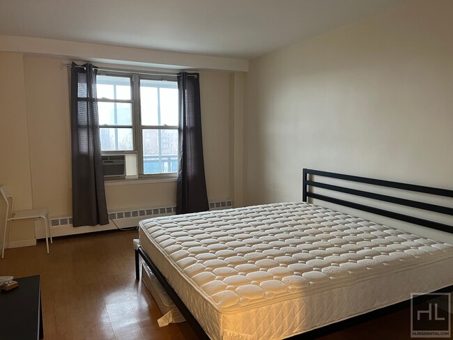 Foto del edificio - Beautiful One Bedroom in Rego Park, Queens