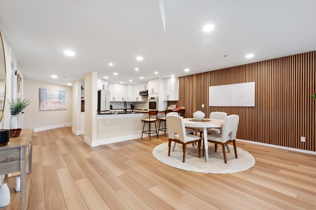 Building Photo - 2414 Front St