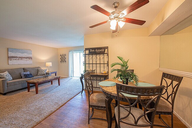 Área de comedor - Deer Wood