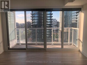 Building Photo - 19 Bathurst St