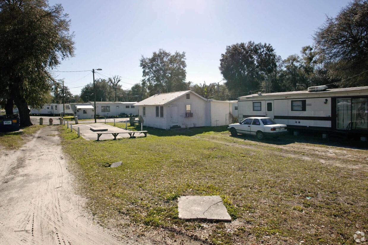 Primary Photo - Oakdale Village