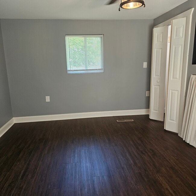 Foto del edificio - 4430 Emmons Rd