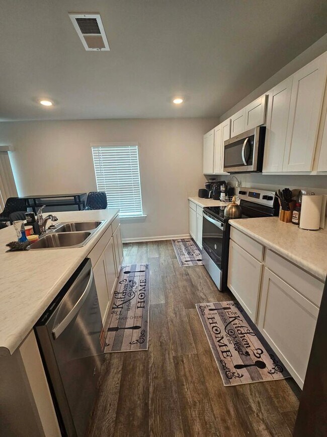 Foto del edificio - Newer 4 Bedroom Home In Stella NC