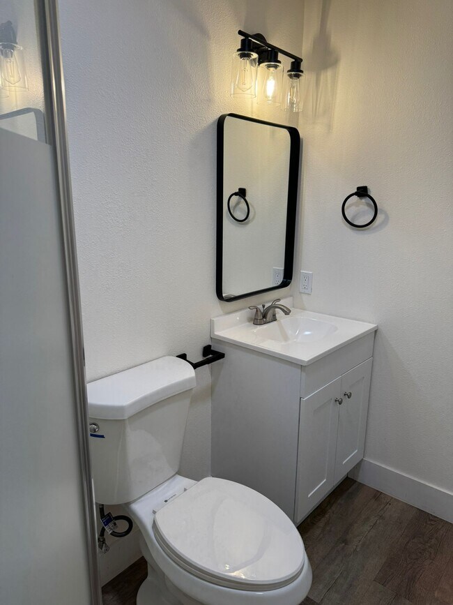 Foto del edificio - 2718 Ridgeway Dr