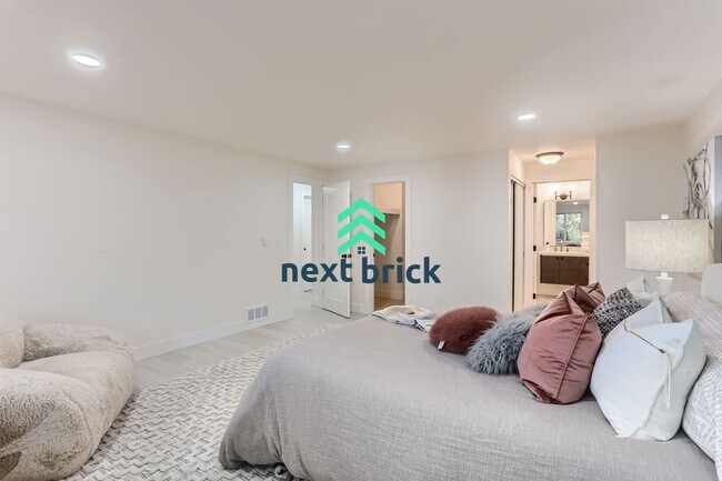 Foto del edificio - Luxurious Townhome with 3 bedroom and 2 ba...