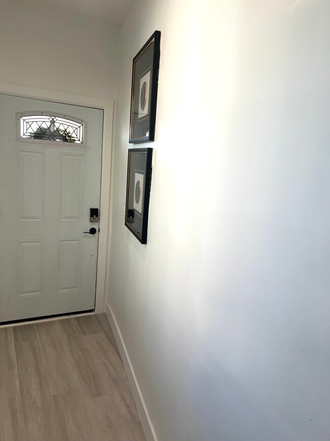 Front Entry - 527 W Colden Ave