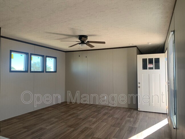 Building Photo - 3202 Diamond Dr