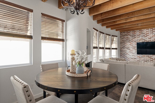 Foto del edificio - 4360 Ventura Canyon Ave