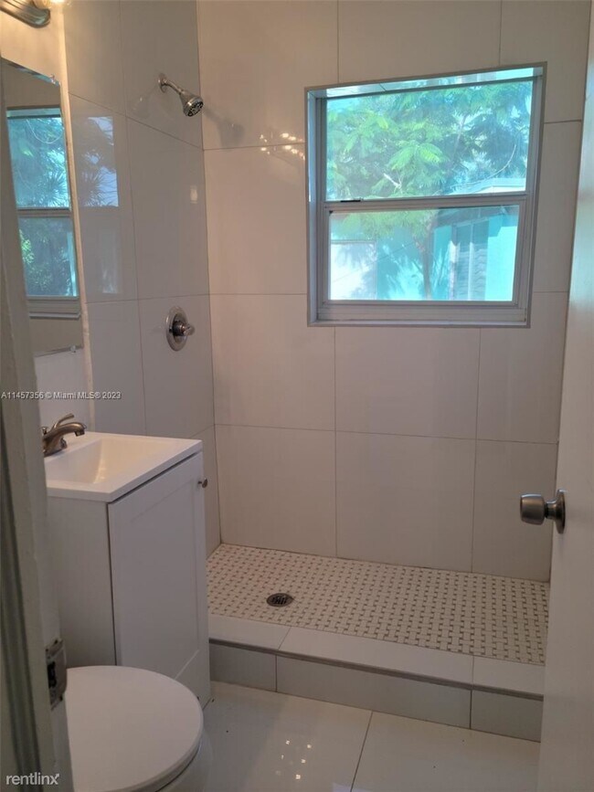 Building Photo - 5 br, 3 bath House - 3110 Houston St