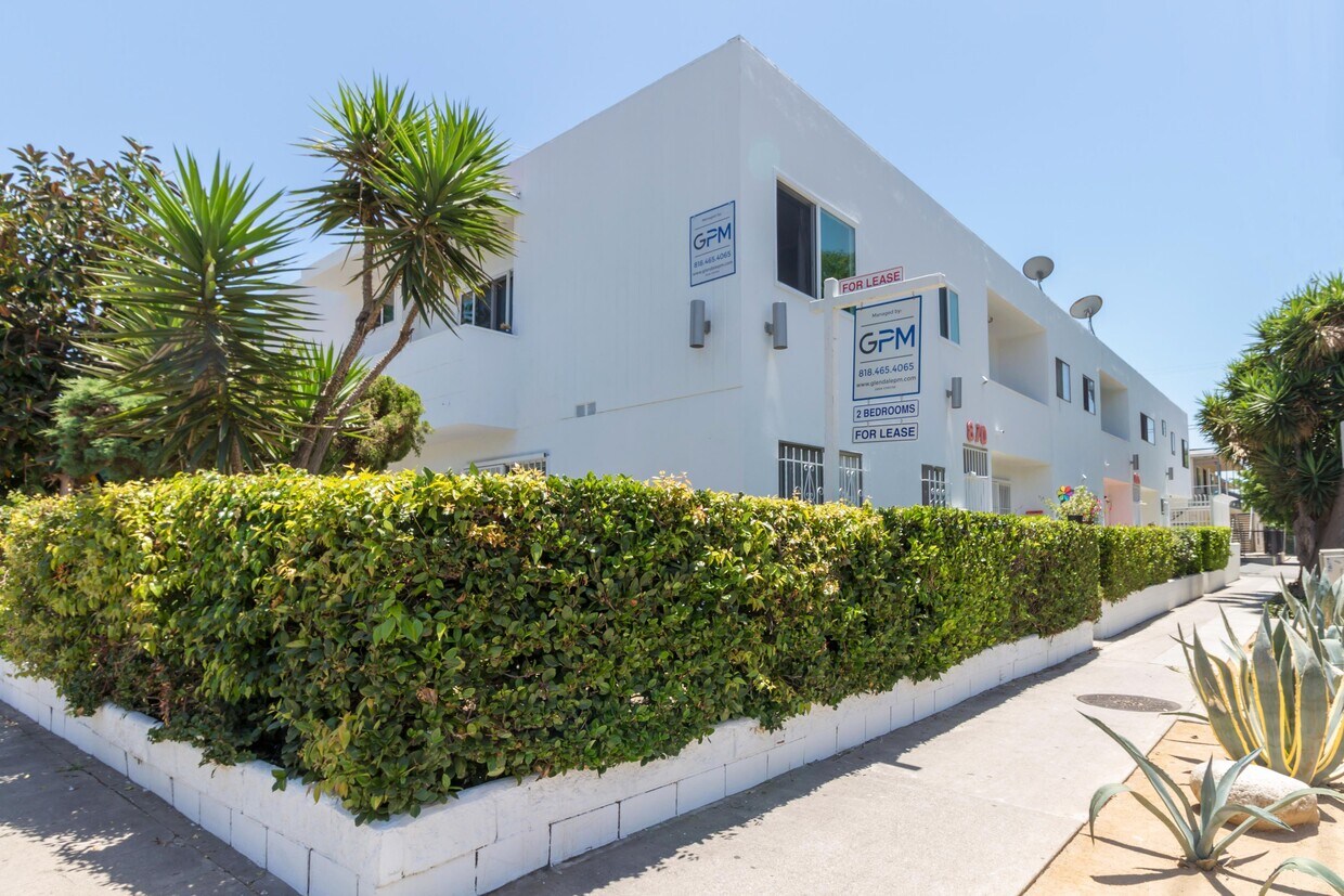 Primary Photo - 870 N El Centro Ave