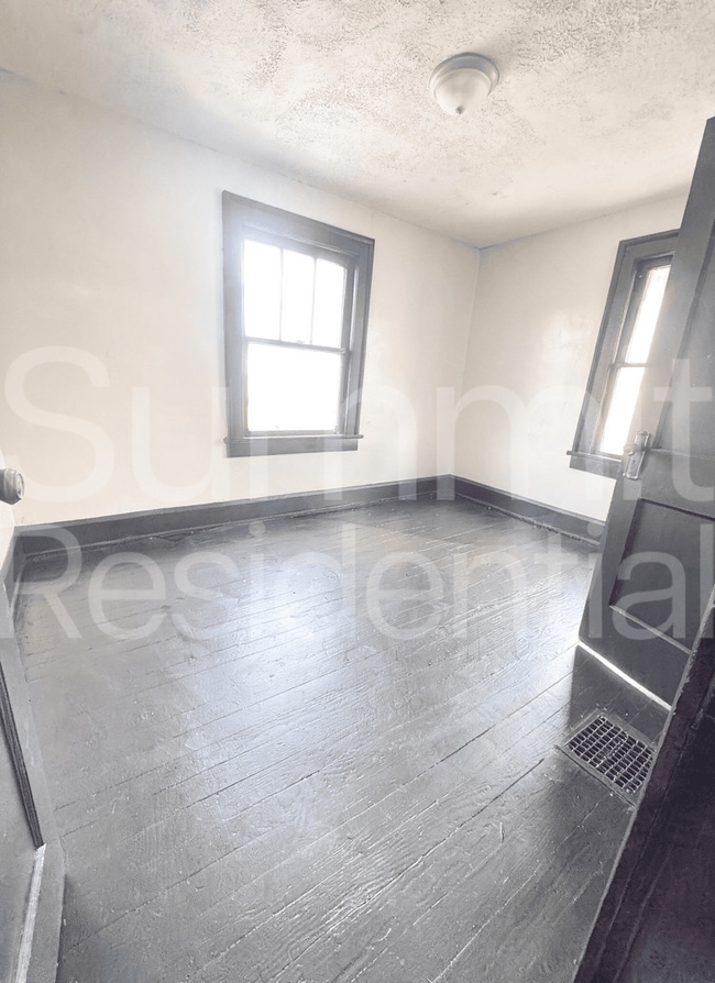 Building Photo - 4 Bedroom House for Rent