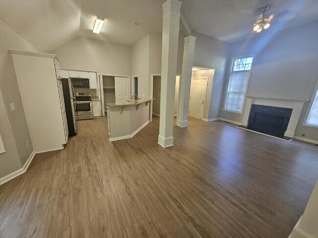 Building Photo - LEASE PENDING "Charming 3-Bedroom Haven wi...