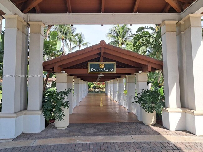 Foto del edificio - 10710 NW 66th St