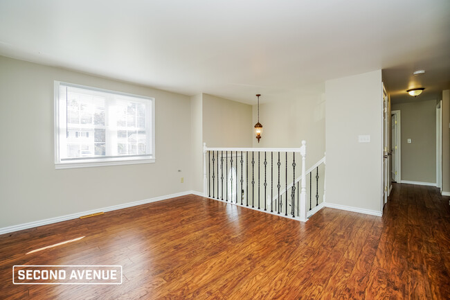 Building Photo - 617 Tartan Dr