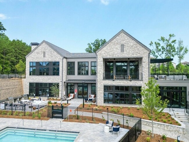 Foto del edificio - 9132 Senator Royall Dr