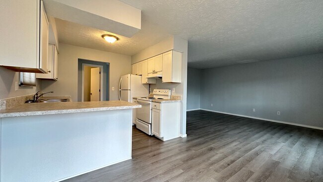 Foto del edificio - 501-503 S Village Court