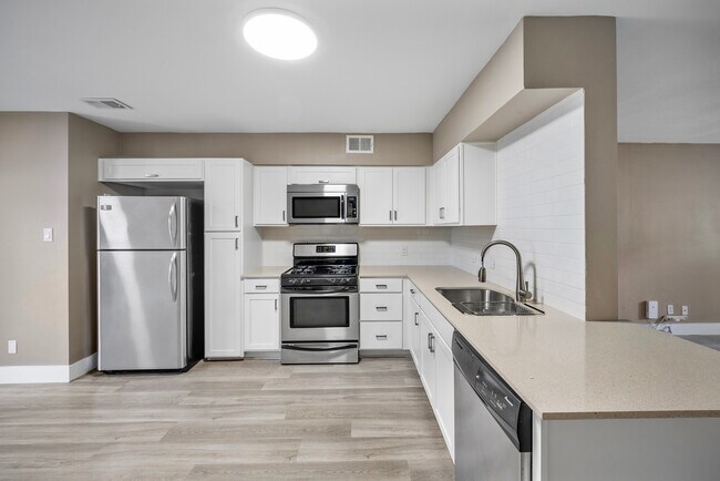 Cocina - 2303 East Side Dr