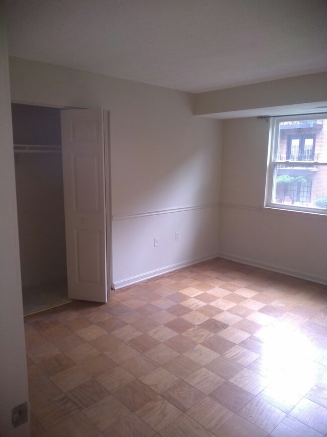Building Photo - 5913 Mayflower Court, Unit T3