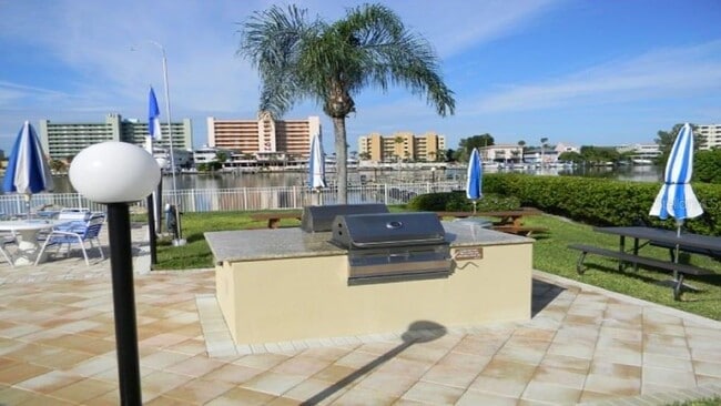 Foto del edificio - 10280 Imperial Point Dr W