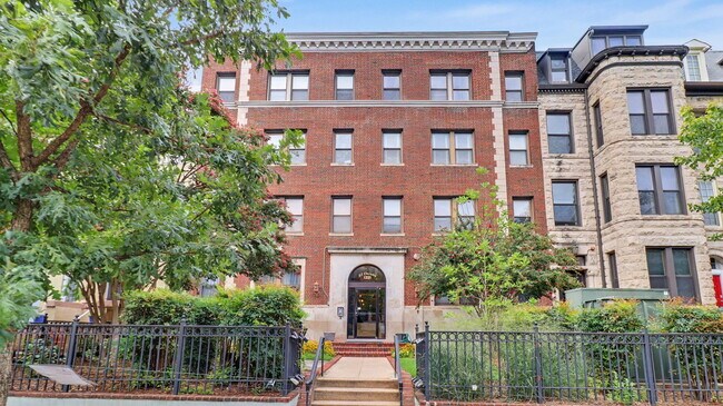 Building Photo - 1321 Fairmont St NW